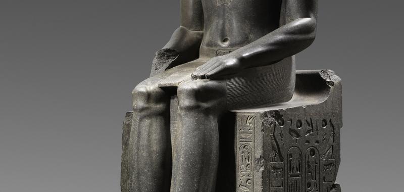 Estatua sedente de un faraón